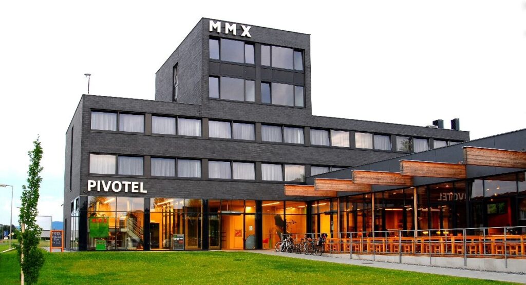 MMX Pivotel
